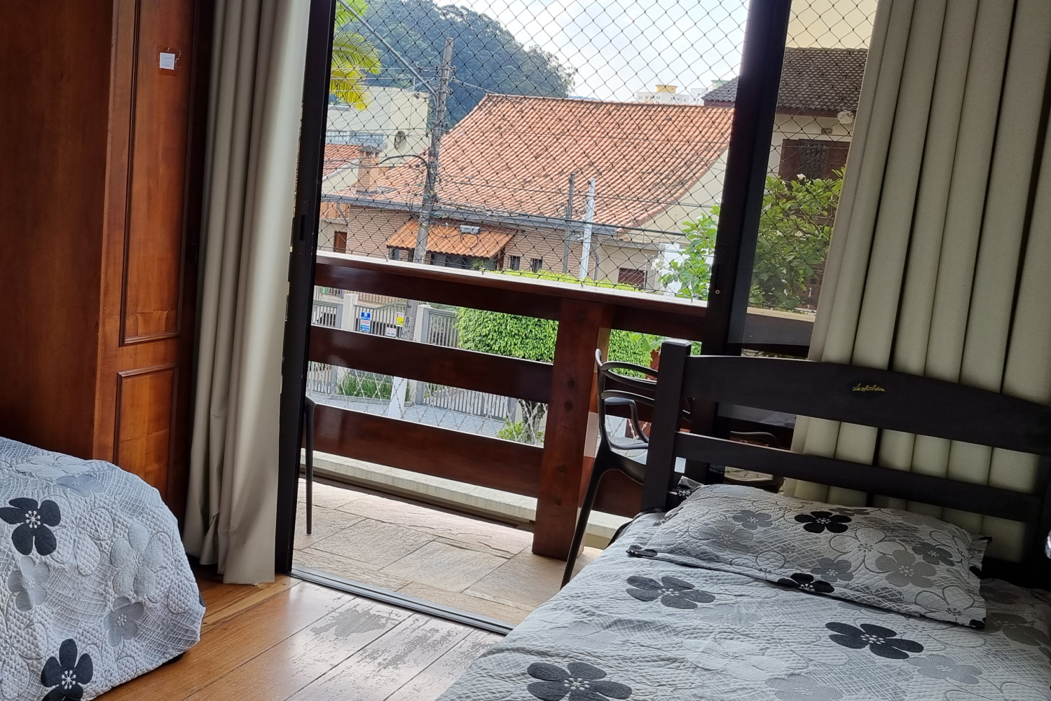 Quarto com sacada
